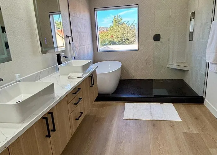 Walk To Sabino Canyon Trails, 4bd With Hot Tub Holiday home