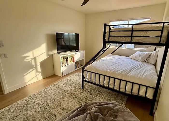 Walk To Sabino Canyon Trails, 4bd With Hot Tub Tucson