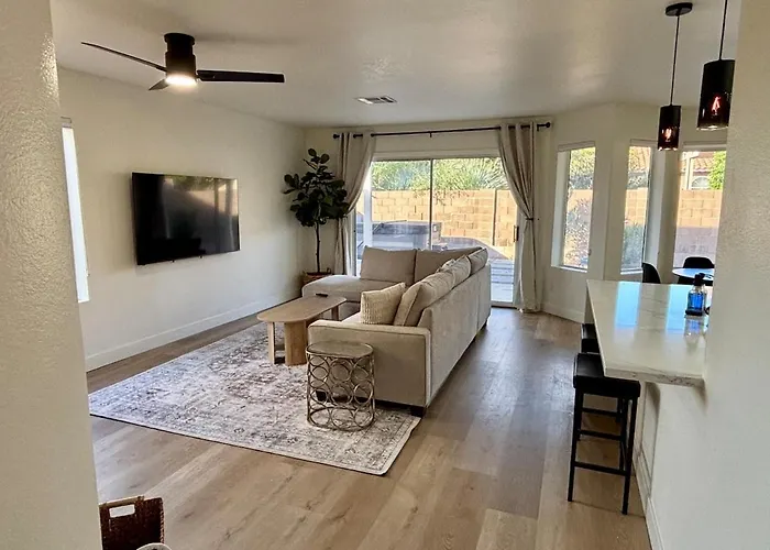 Walk To Sabino Canyon Trails, 4bd With Hot Tub Holiday home Tucson