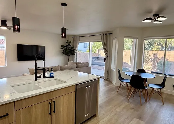 Walk To Sabino Canyon Trails, 4bd With Hot Tub