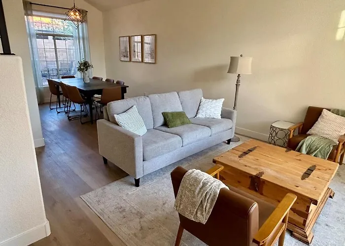 Walk To Sabino Canyon Trails, 4bd With Hot Tub Holiday home Tucson